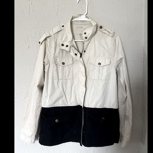 Light weight rain/wind jacket.